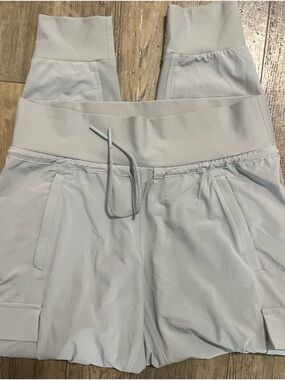 Athleta Light Gray Performance Joggers with Embossed Logo Sz 8